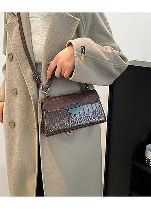 Женская мини сумка коричневая из экокожи с плечевым ремнем