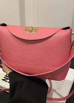 Жіноча міні сумка з екошкіри рожева з плечовим ременем