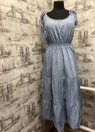 Блакитний котоновий джинсовий сарафан на брителях