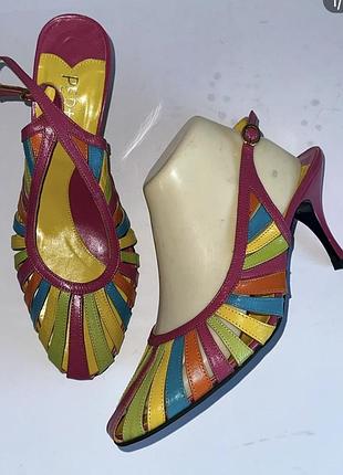 Кожаные женские босоножки