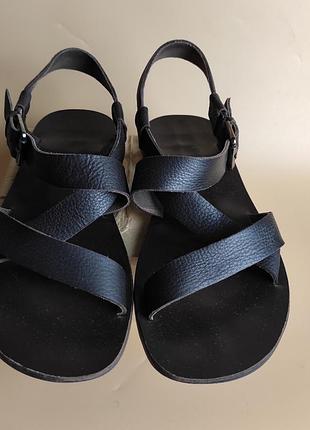 Сандалі босоніжки шкіряні bata.