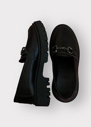 Шкіряні жіночі лофери з пряжкою з натуральної шкіри