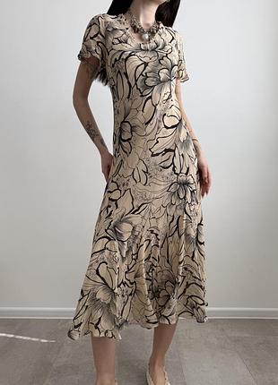 Бежева шовкова сукня