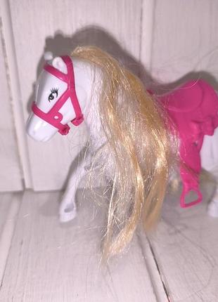 Пластиковый белый конь конек для сестры барби barbie mattel