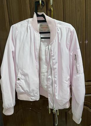 Курточка весняна