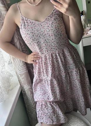 Сккня в квітковий принт