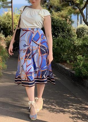 Асиметрична міді спідниця в синіх тонах з ланцюгами і ремінцями ostin