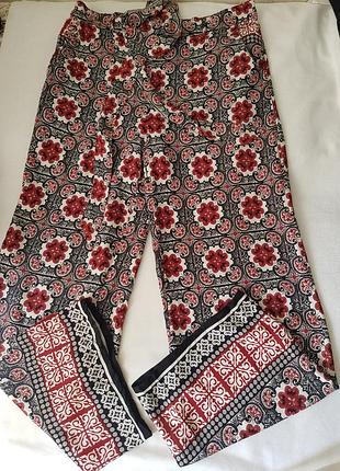 Легкие брюки с поясом на лето из натуральной ткани, по бокам есть карманы, отдельный поясок