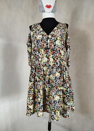 Короткое платье zara размер s, вискоза, цветочный принт