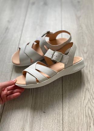 Сандалі шкіряні оригінал legero рр.36,37