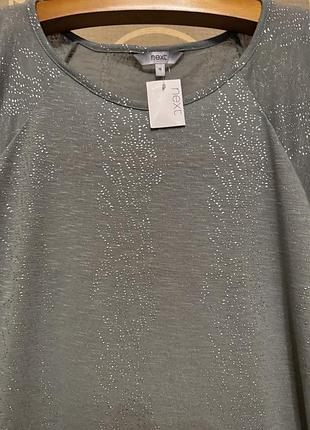 Очень красивая и стильная брендовая футболка.