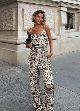 Zara шикарний невагомий костюм в білизняному стилі в принт