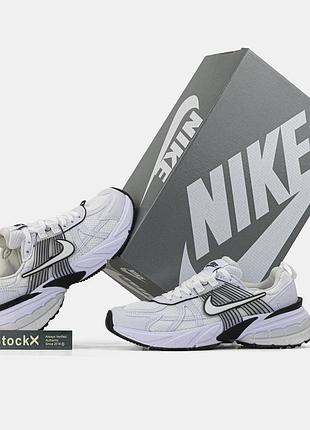 Кросівки жіночі nike flyknit 1 team red cross blue background card runtekk white/black