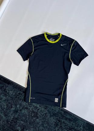 Nike pro темно синя футболка компресійна з салатовими швами