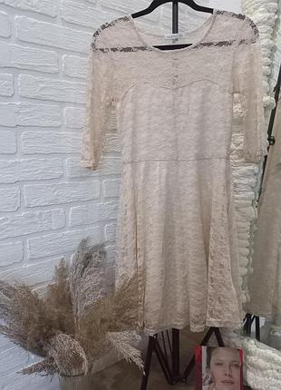 Стильне плаття в мереживо