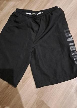 Спортивные шорты