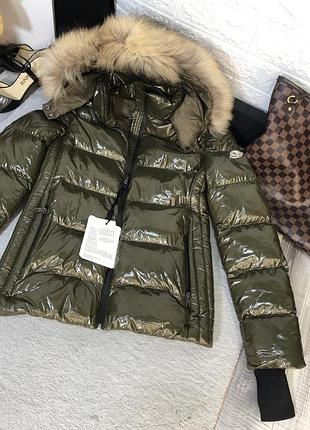 Вишуканий стильний пуховик куртка хакі оливкова moncler коротка куртка