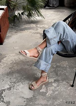 Босоніжки жіночі