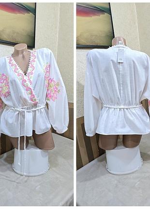 Блуза з вишивкою. river island.