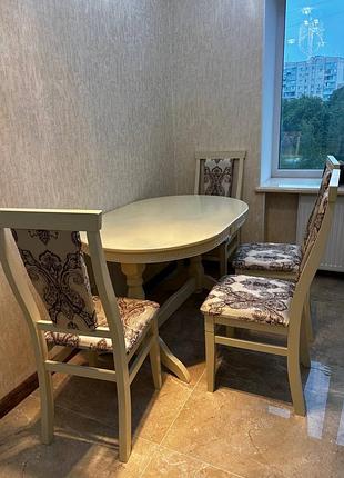 Кухонный стол и стулья