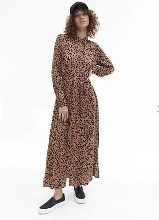 Сукня міді на розстібку з принтом коричневого кольору від reserved