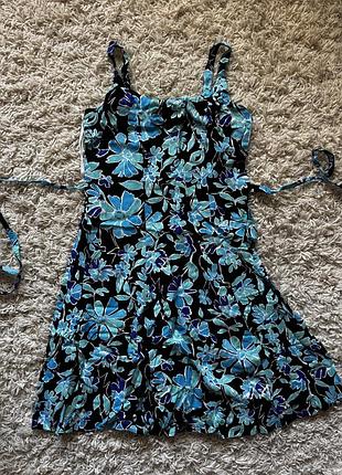 Легеньке літнє плаття