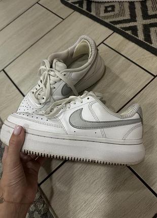 Nike court vision alta