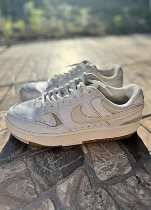 Nike gamma force молочного кольору з бежевими вставками