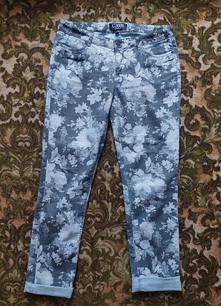 Женские брюки в цветочный принт