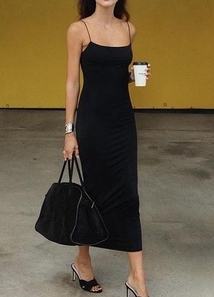 Облягаюча чорна міді сукня комбінація  по фігурі на бретелях базова чорна сукня на бретельках