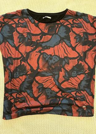 Жіноча футболка