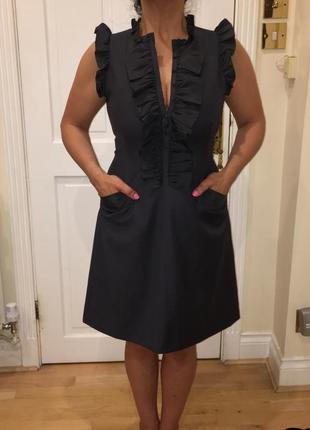 Черное  платье-футляр с жабо, без рукавов ted baker