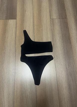 Суцільний купальник від pretty little thing