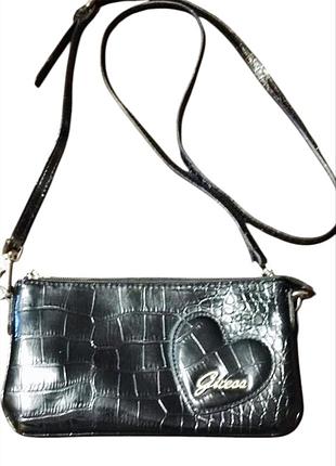 Чудесная маленькая сумочка-кошелек guess