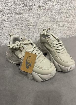 Кросівки на товстій підошві 6 см