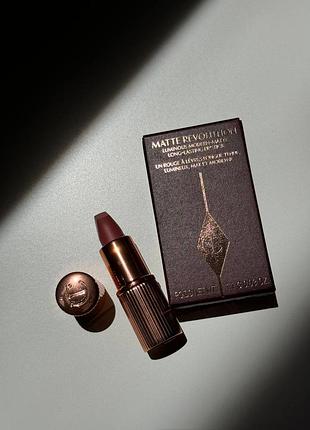 Помада для губ charlotte tilbury matte revolution lipstick  відтінок pillow talk мініатюра 1,1г ц