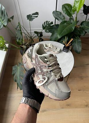 Женские кроссовки asics gel-kahana 8 beige brown ассикс бежевого с коричневым цветами4 фото
