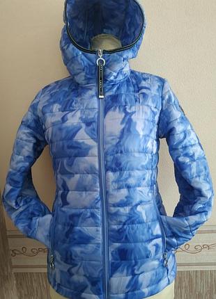 Эксклюзивная спортивная ,красивейшая,легчайшая,стеганная курточка.  luhta.