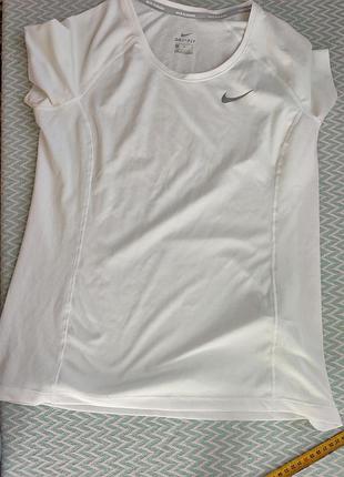 Белоснежная фирменная спортивная футболка nike