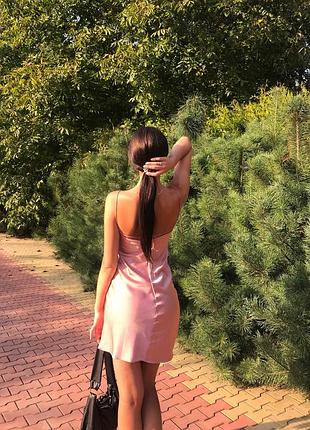 Сукня у білизняному стилі