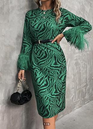 Сукня з трендовим принтом