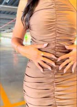 Ефектне плаття з драпіруванням