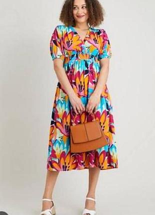 Яскрава котонова сукня з пишним рукавом