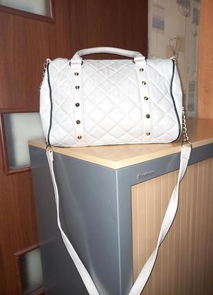 Сумка - бочонок стеганная на цепочке