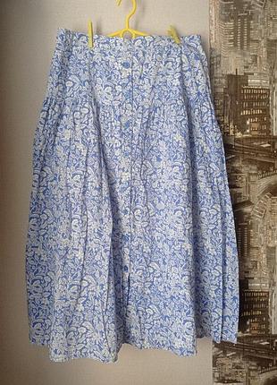 Гарна, літня спідниця, бавовна, колір білий в блакитні квіти, розмір 54