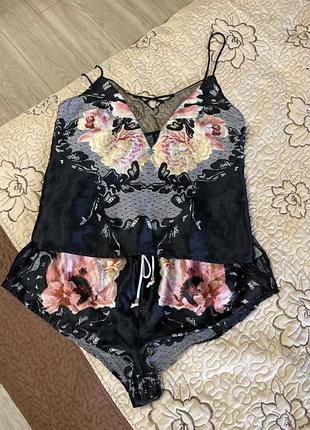 Пижама женская с шортиками набор комплект для сна классный практичный секси