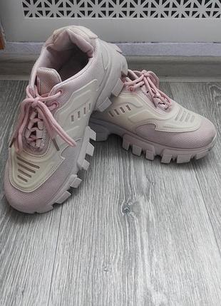 Кроссовки женские