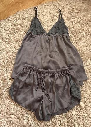 Пижама женская атласная  набор для сна с шортиками стильная классная секси