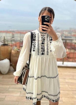 Платье с вышивкой из тоненького хлопка 
р. XL / 56