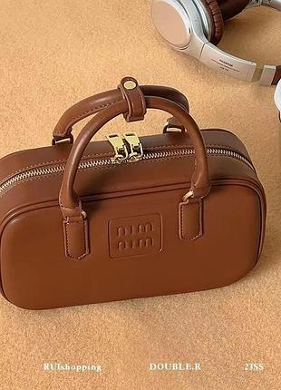 Стильная трендовая женская сумка коричневого цвета через плечо коричневый g9461